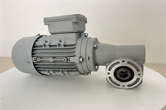 意大利艾思捷洗車機設備專用減速機之XRV040型號洗車機減速機 (2).jpg 意大利艾思捷洗車機設備專用減速機之XRV040型號洗車機減速機 (2).jpg